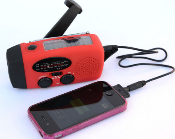 Solar hand crank USB charging radio flashlight - Image 9