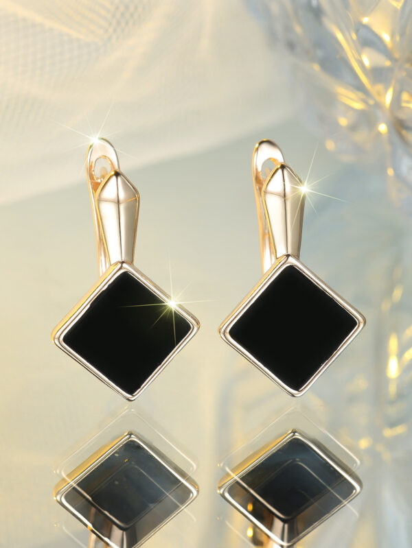 Minimalist Black Oil Dripping Diamond Ear Clip - Image 4